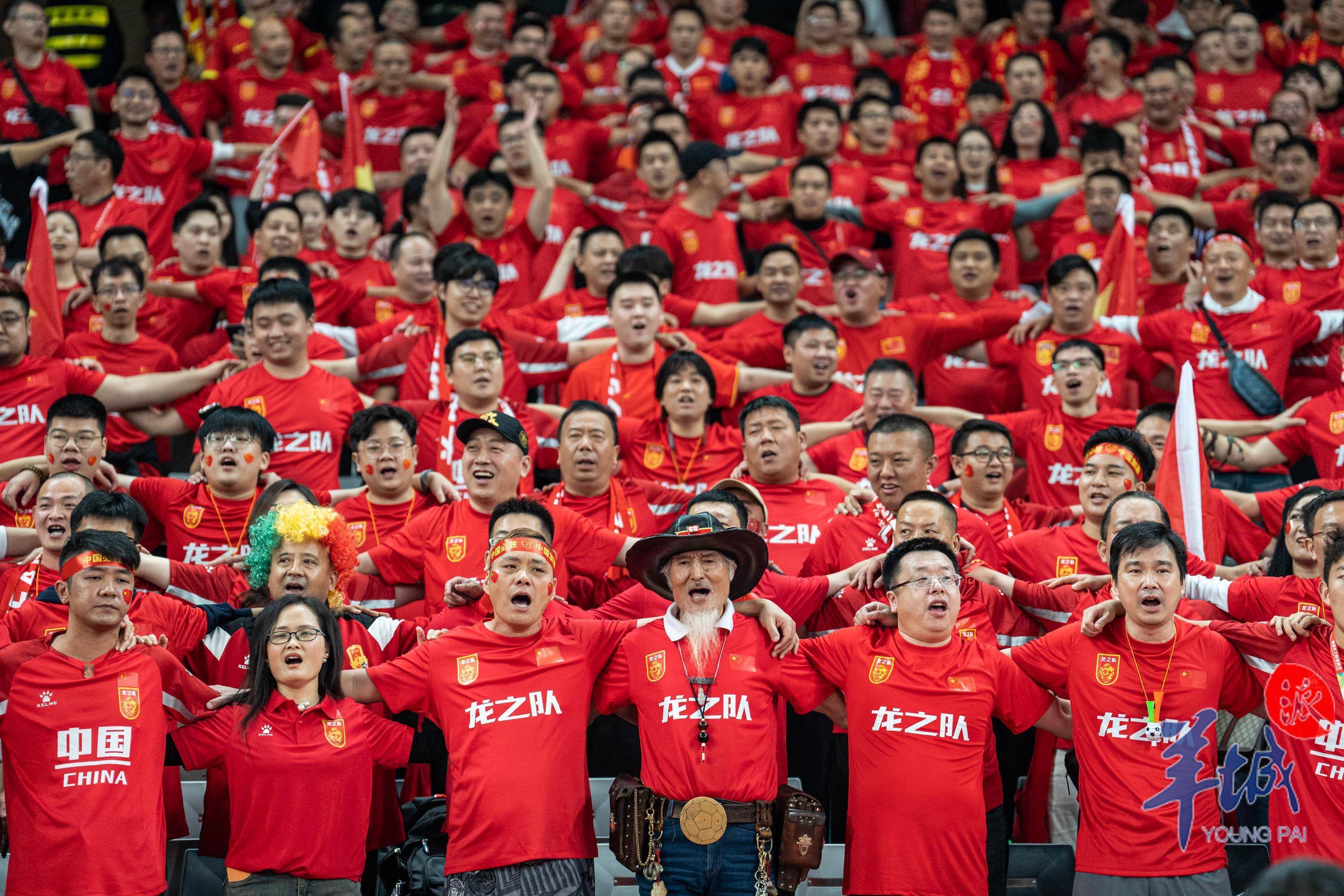 中国女足球迷助威声势浩大，壮大支持力量的简单介绍