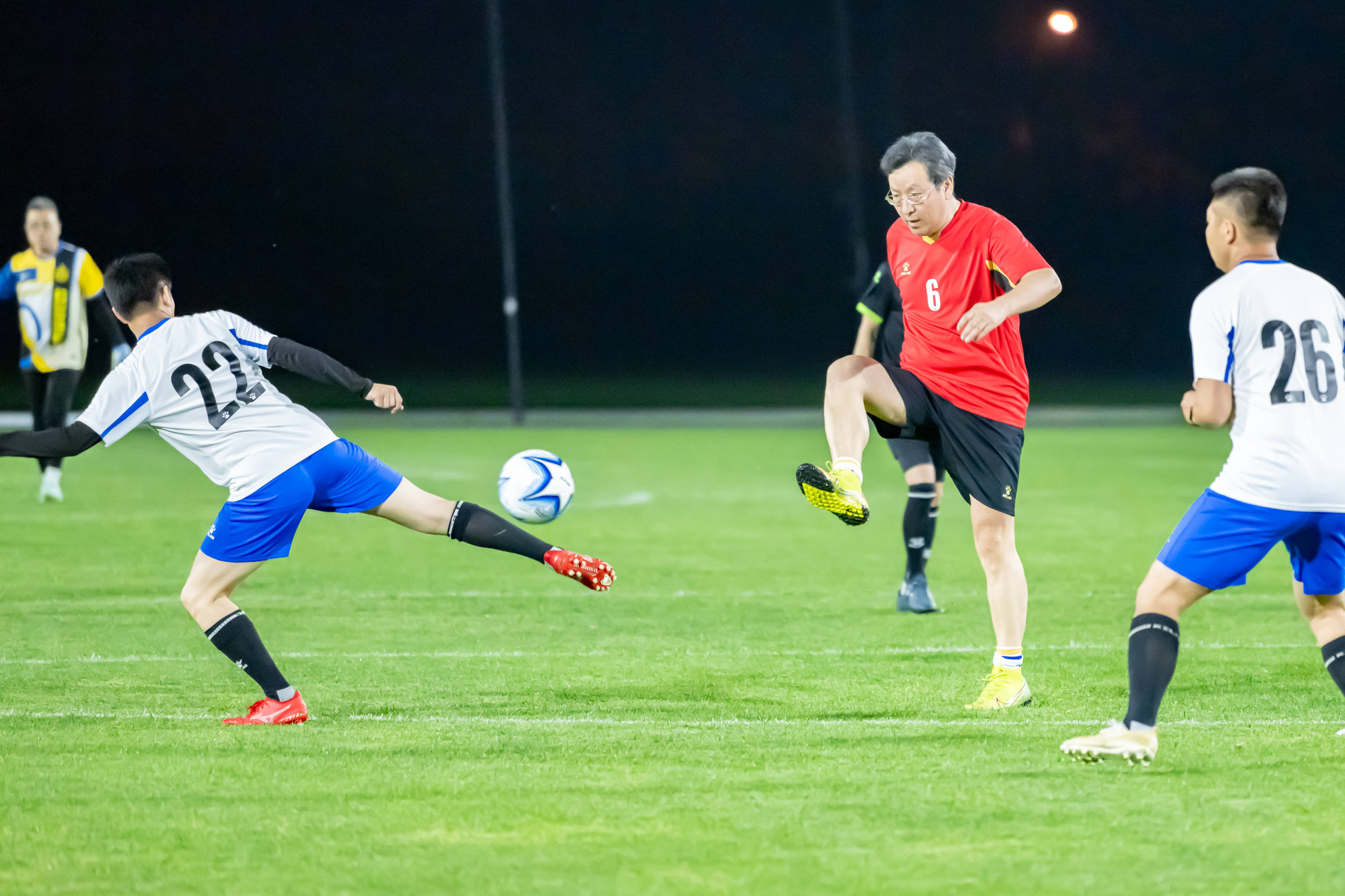 足球比赛中的精彩瞬间值得球迷们期待