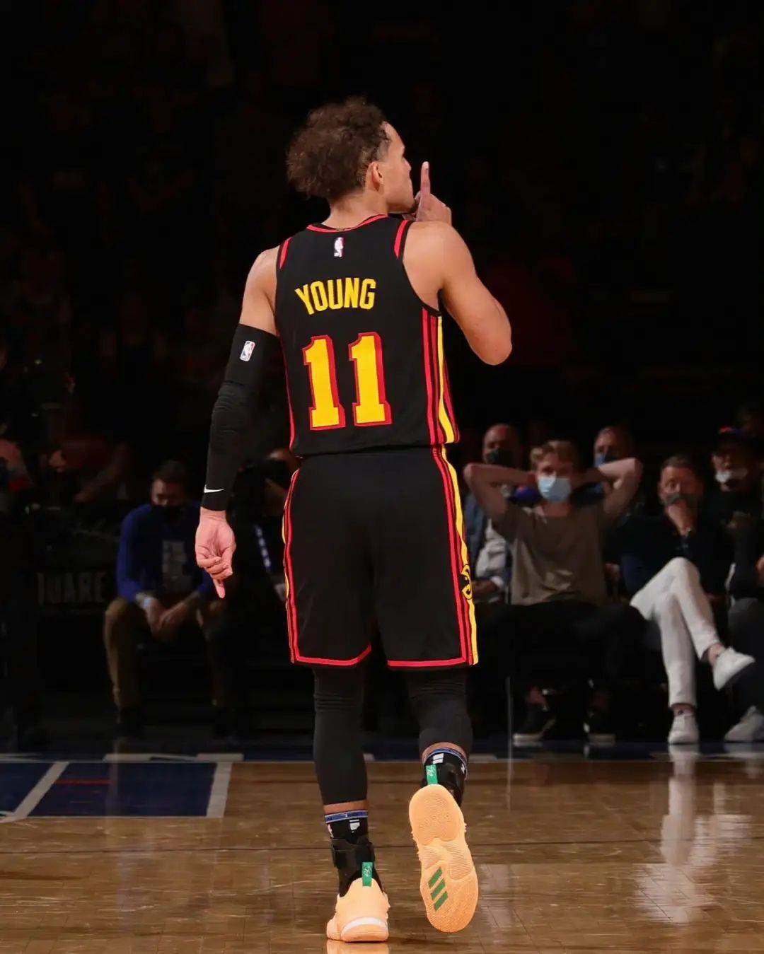 包含凯尔特人B队轻取魔术，特雷杨惊艳世界的词条