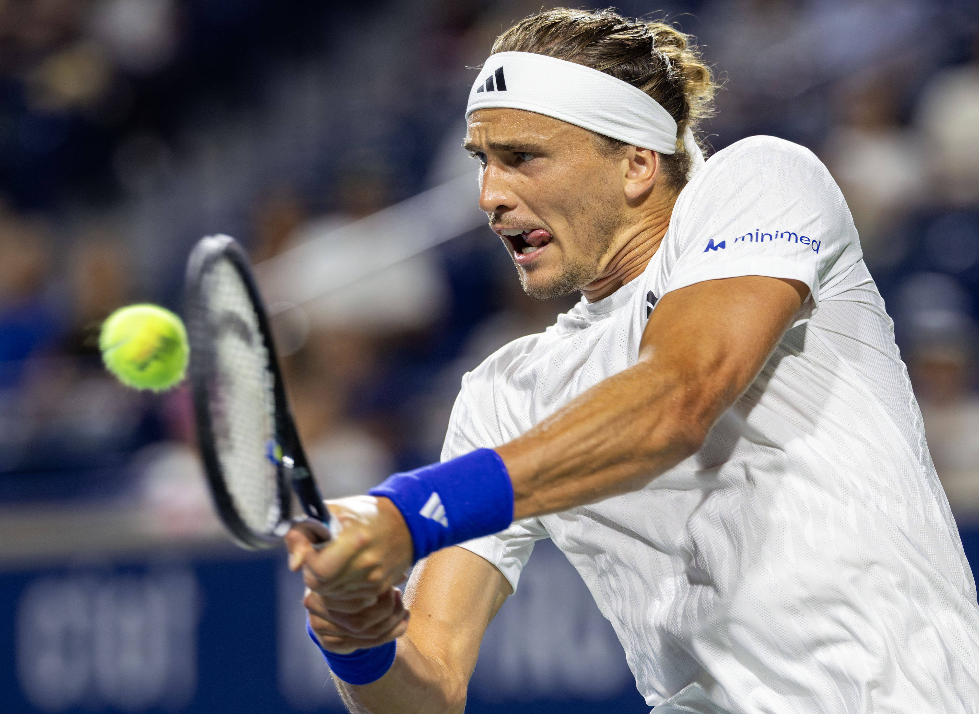 包含日本网球队血洗英国网球队，兹维列夫三分雨点燃全场的词条