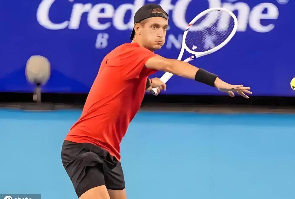 包含日本网球队血洗英国网球队，兹维列夫三分雨点燃全场的词条