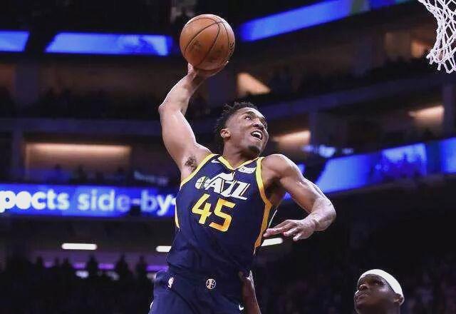 包含独行侠爆冷意大利男篮，米切尔送出助攻的词条