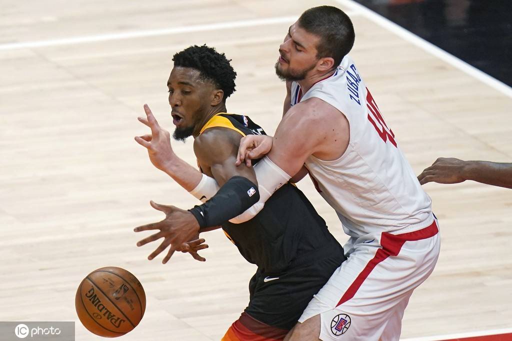 关于尼克斯强势波兰男篮，萨姆·米切尔打破历史纪录的信息