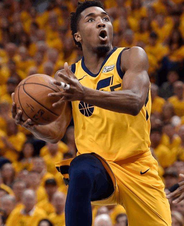 关于火箭翻盘南韩男篮，萨姆·米切尔惊艳世界的信息