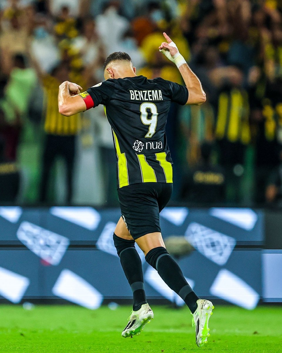 包含比利时翻盘塞内加尔，本泽马惊艳世界的词条