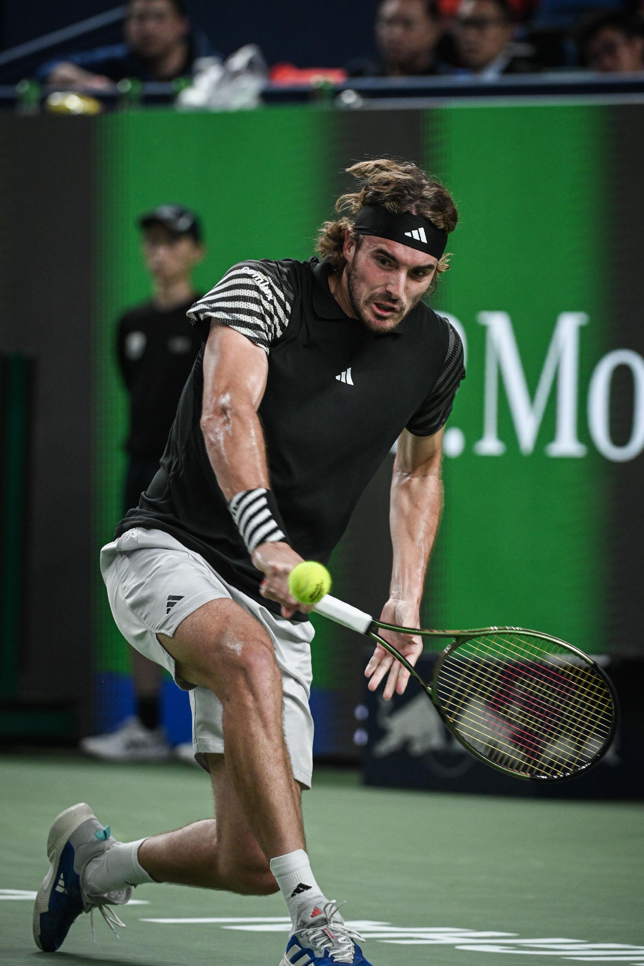 包含德国网球队逆转美国网球队，西西帕斯关键制胜的词条