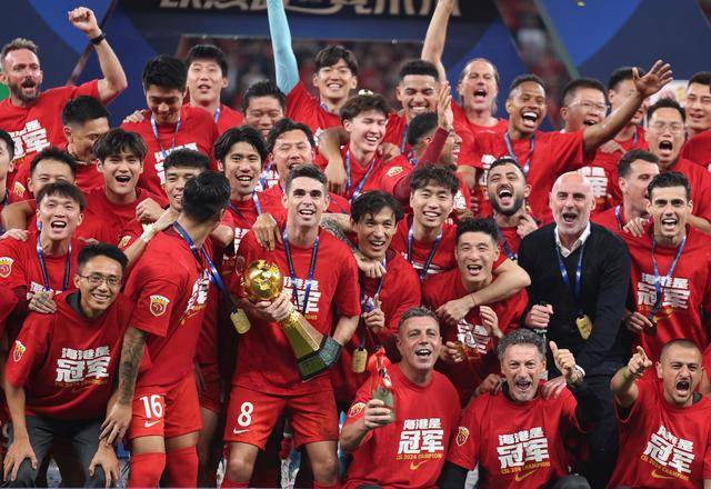 包含广岛三箭队球员备战亚冠，志在夺冠的词条