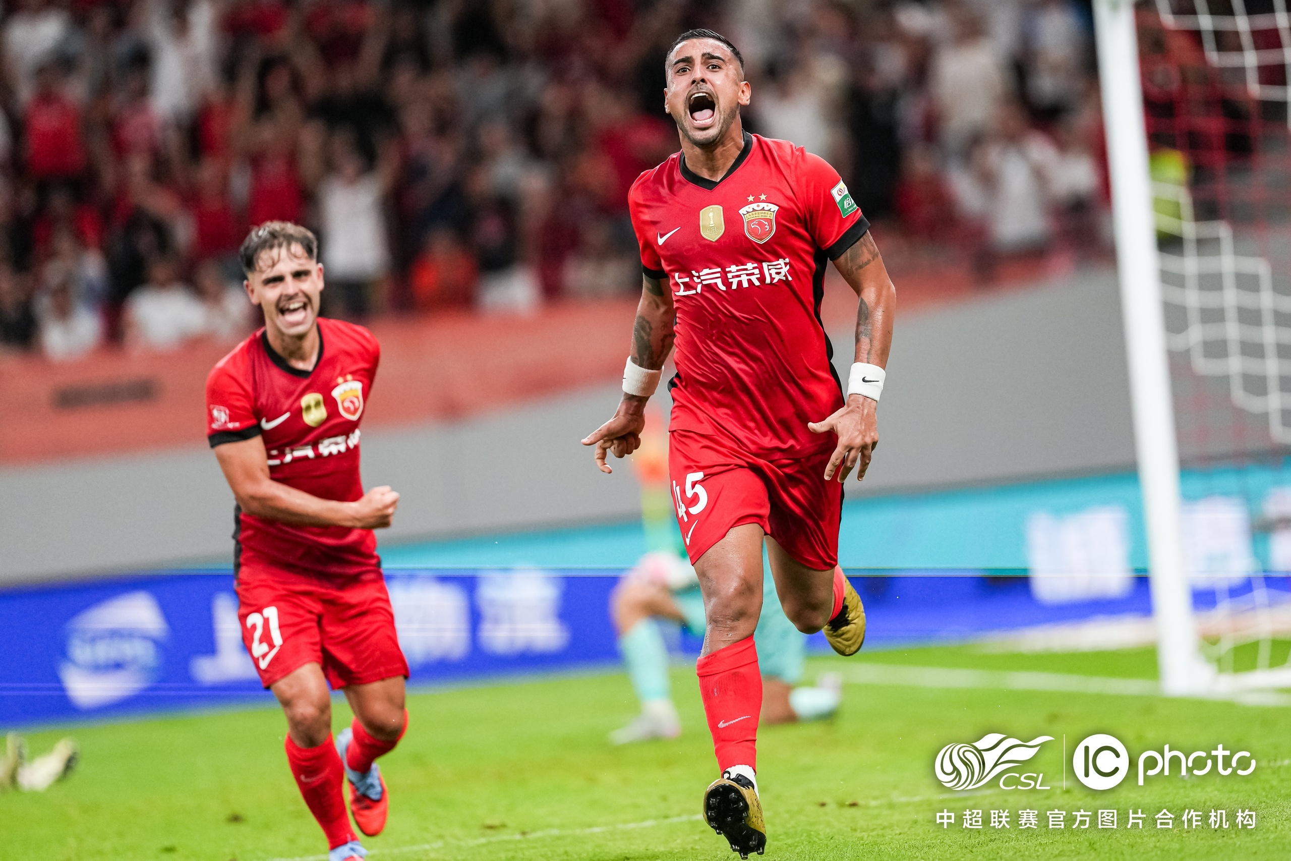 关于上港胜负建业，中超冠军竞争愈发激烈的信息