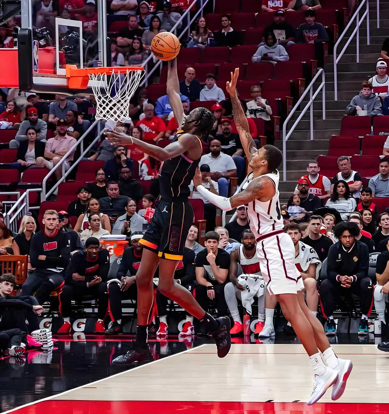 火箭主场轻取马刺，哈登砍下分