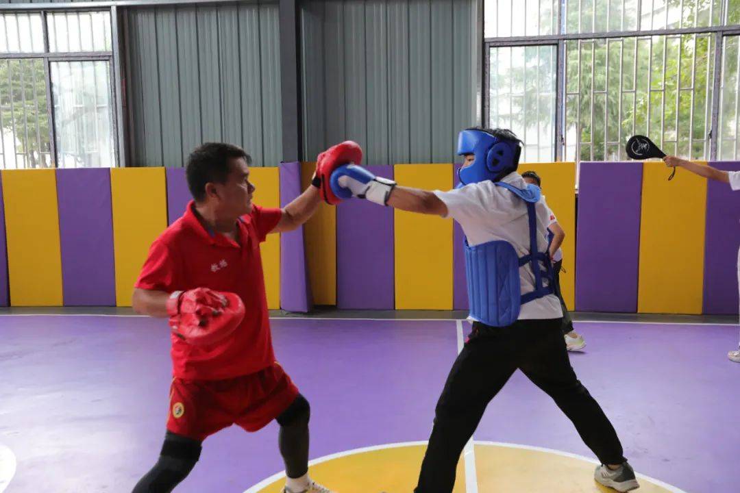 包含比赛开启倒计时，球队全力备战冲刺冠军的词条