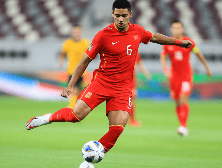 阿兰拿下制胜球，赢得球迷掌声