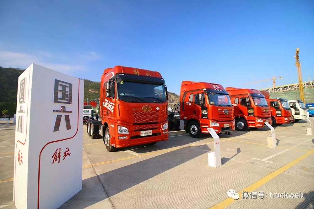 关于天津泰达战平青岛黄海，稳居中游位置的信息