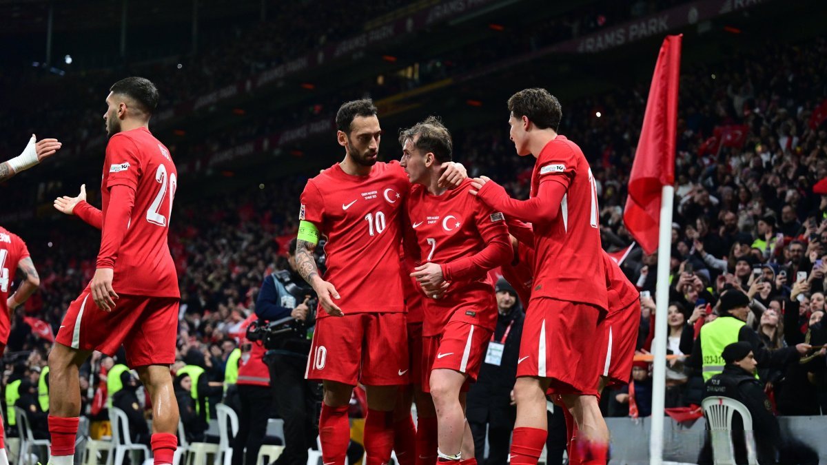 关于欧国联赛场内硝烟弥漫，战况激动人心的信息