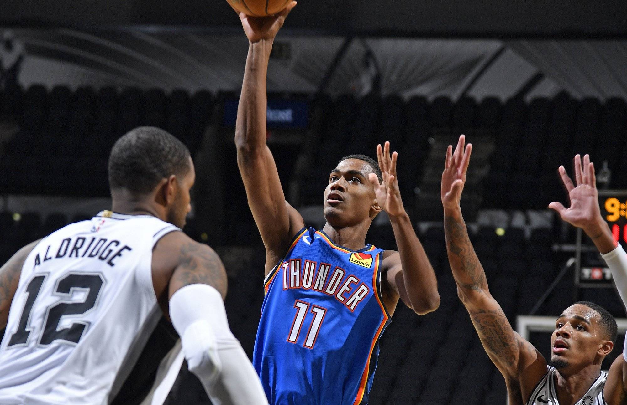 欧洲职业球员加入非洲篮球赛事，掀起轰动的简单介绍