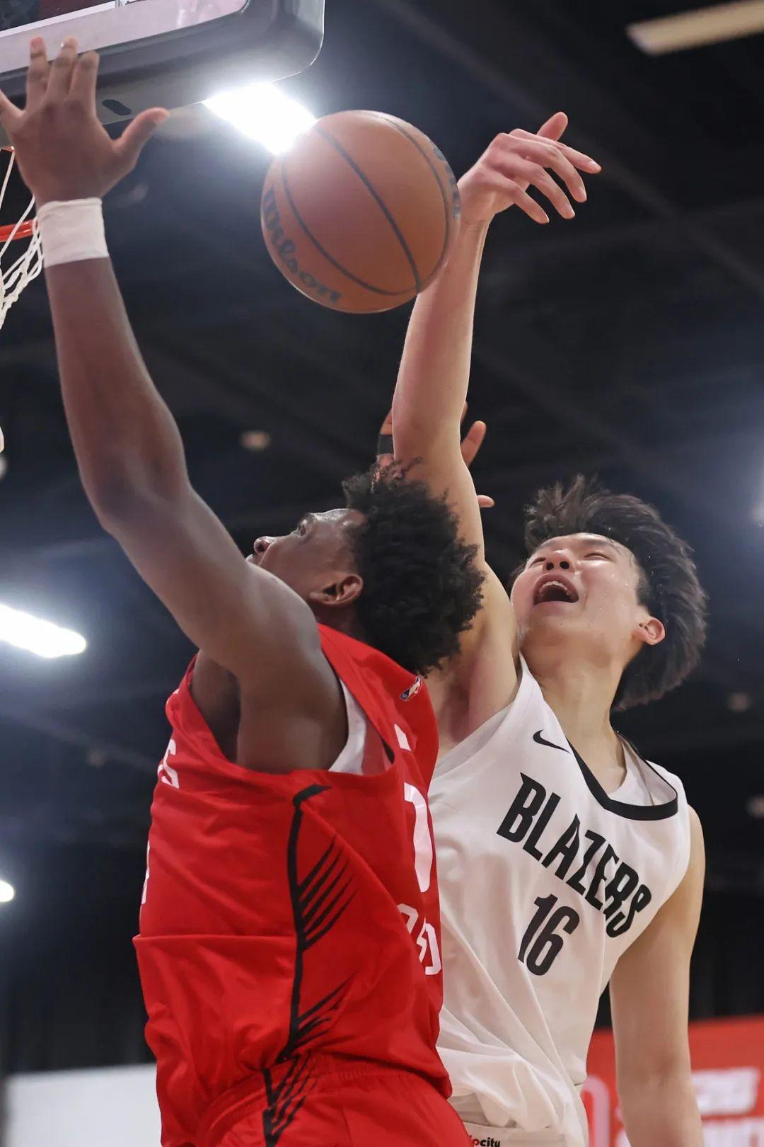 开拓者凭借默契配合力克对手的简单介绍