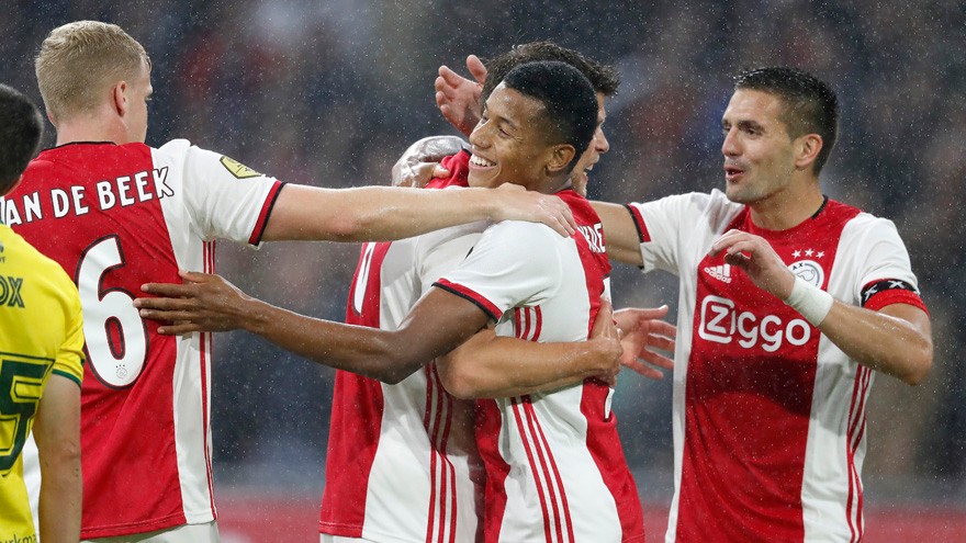 包含人内线爆发助攻连连，击败对手保持不败的词条