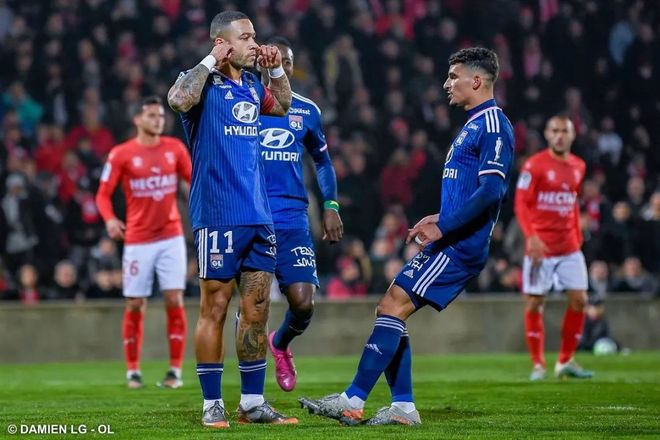 里昂主场不敌尼姆,遭遇失利 里昂主场不敌尼姆,遭遇失利