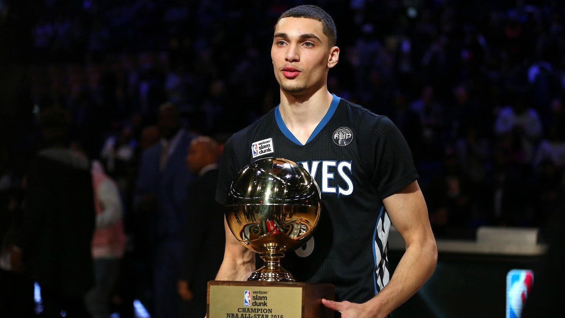 赛道之夜的绝对主宰,劳塔罗的F1街道赛压制级表演