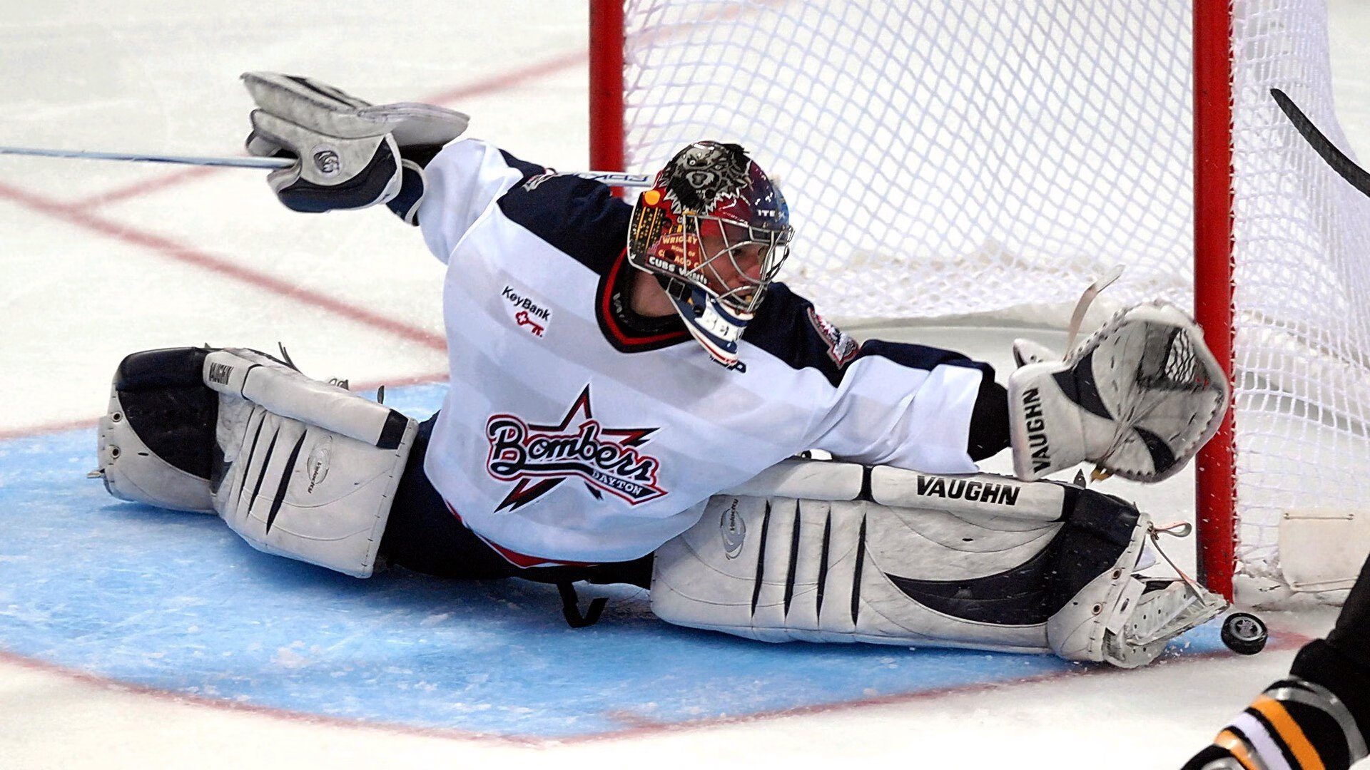 赛道风云,红牛二队战术碾压哈斯,佩雷兹激情点燃赛场